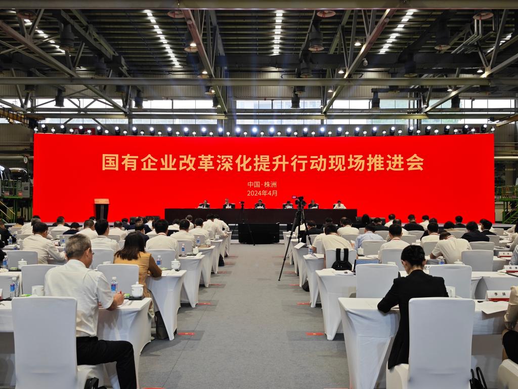 新华社：中央企业要加快实施“AI+”专项行动